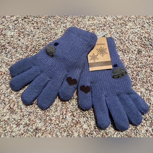 Girls Fashion Gloves with Heart Design - Picture 1 of 1
